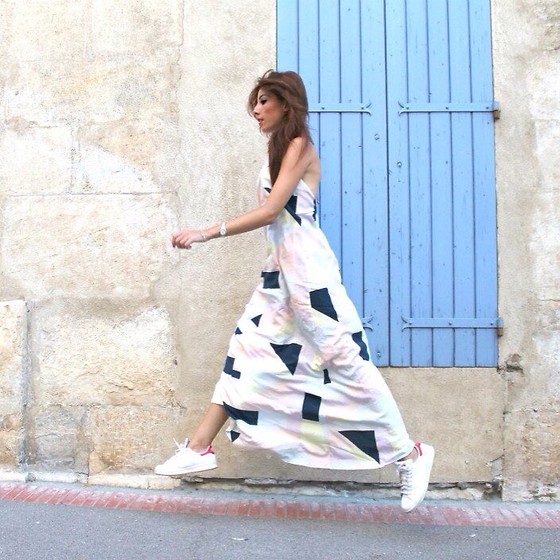 maxi-dress-with-sneakers (4)