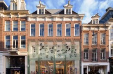 crystal-houses-chanel-store-amsterdam-glass-bricks-mvrdv_dezeen_1568_4